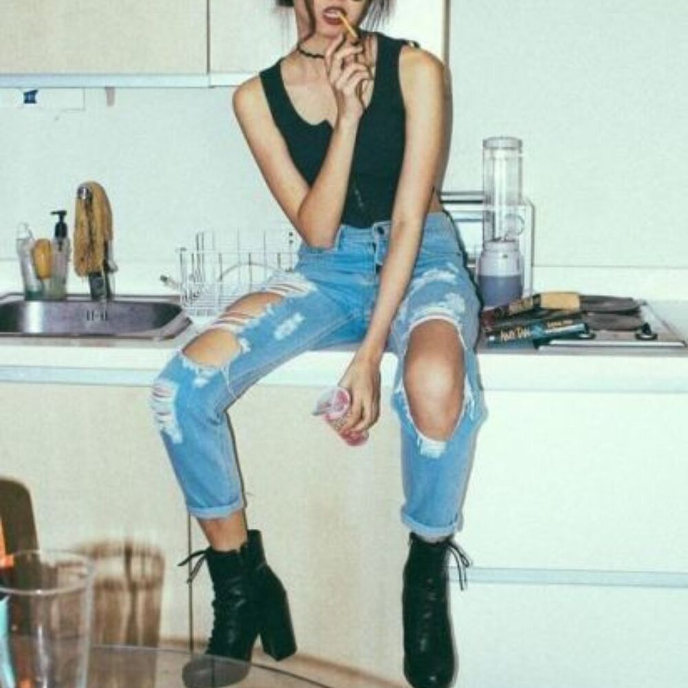 #10 Ripped Jeans, black tank and Combat Boots